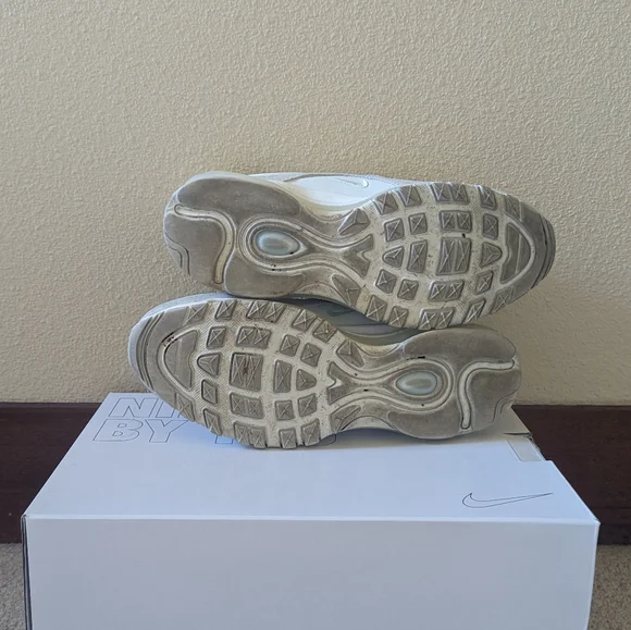 Nike Air Max 97 Barely Green Size 8.5 Women's - Picture 5 of 6